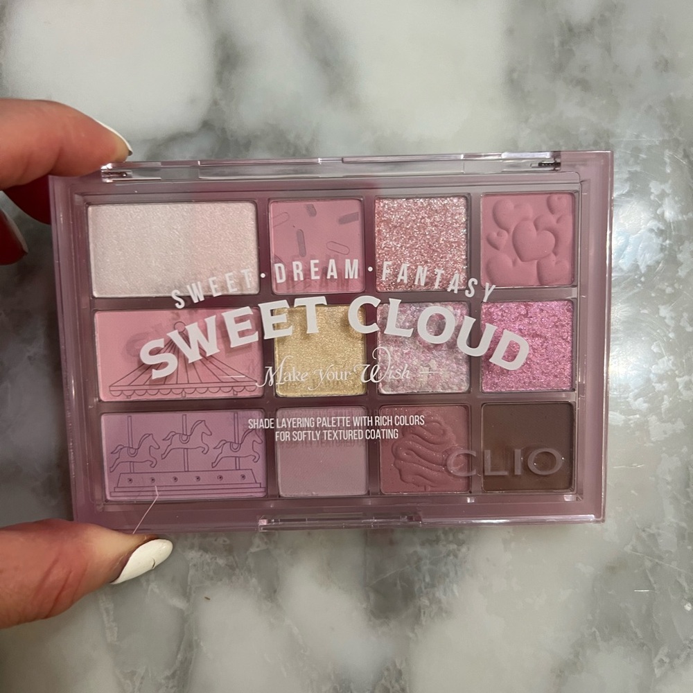 CLIO Sweet Cloud Eyeshadow Palette - Pink and Brown Hues
